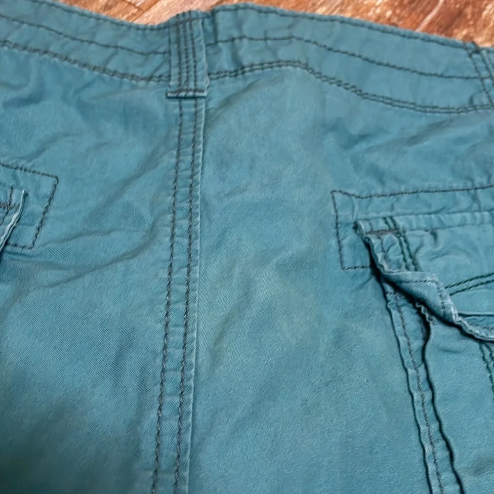UNIONBAY has zipper